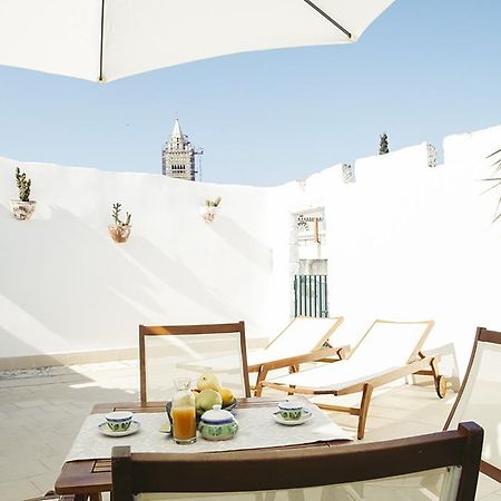 Palazzo Bianchi Domus Holidays Trani Buitenkant foto