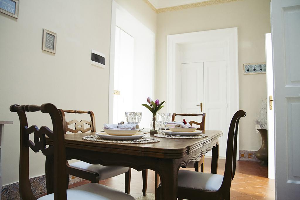 Palazzo Bianchi Domus Holidays Trani Buitenkant foto