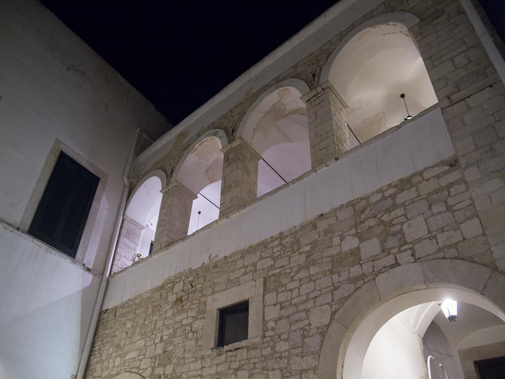 Palazzo Bianchi Domus Holidays Trani Buitenkant foto