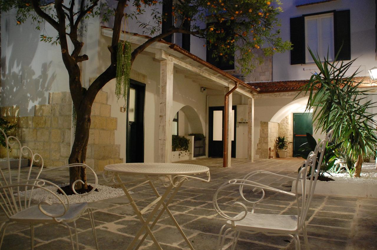 Palazzo Bianchi Domus Holidays Trani Buitenkant foto
