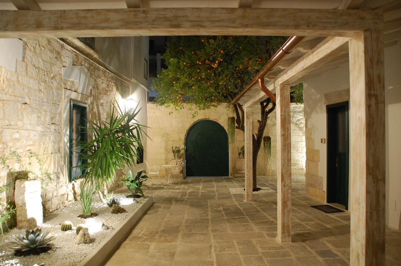 Palazzo Bianchi Domus Holidays Trani Buitenkant foto